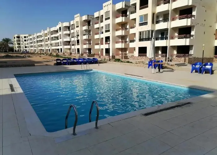 Apartment شقه على البحر مباشره